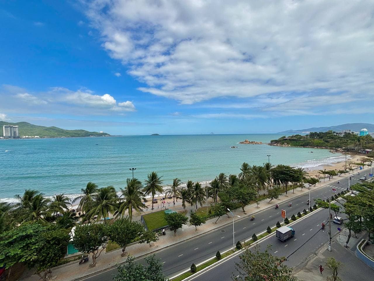 Căn hộ góc hiện đại view biển tại OC1B