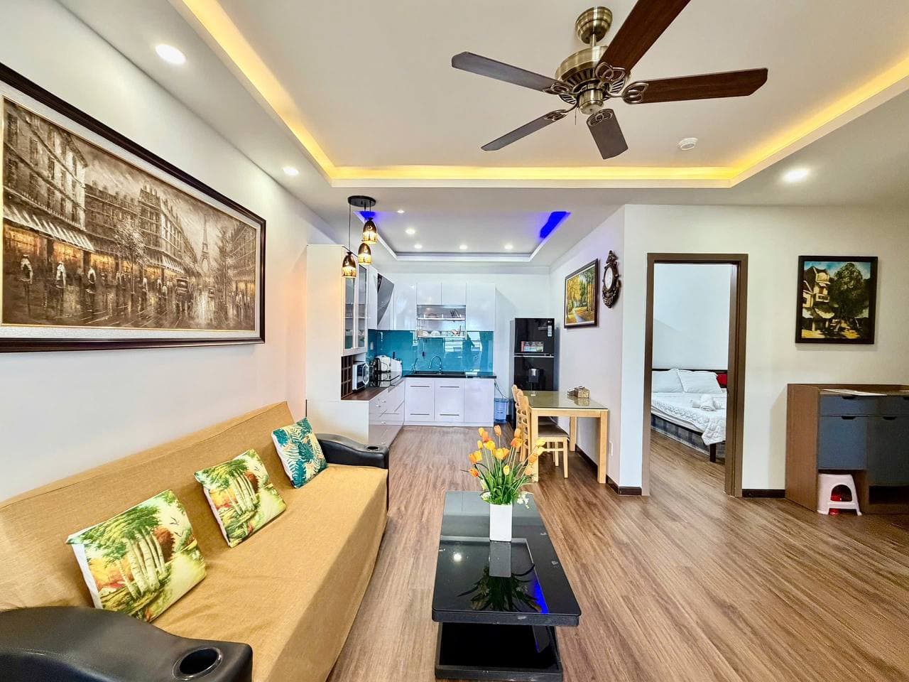Modern 2-bedroom furnished apartment in OC2B