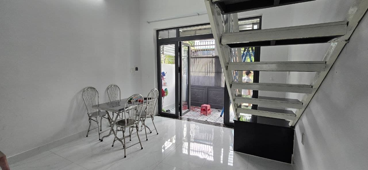 Nhà mới hai tầng ở phía Bắc Nha Trang