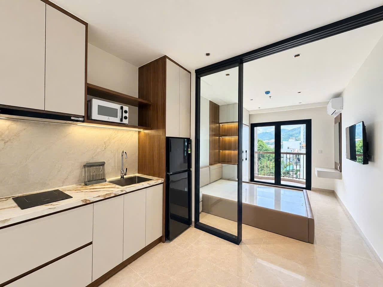 Apartment with Mountain View
